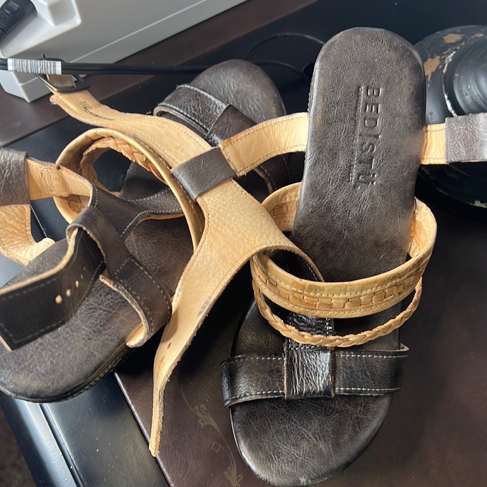 Bed/Stu sandals
